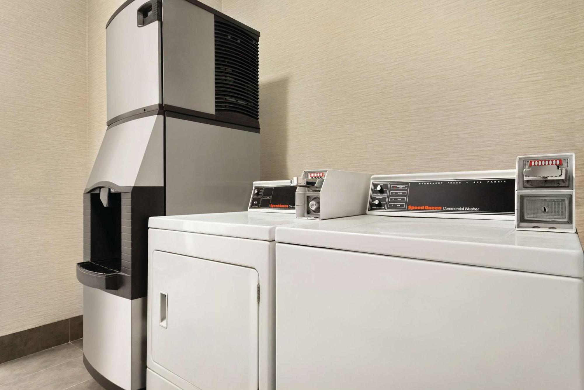 Hampton Inn & Suites Fort Wayne-North Buitenkant foto