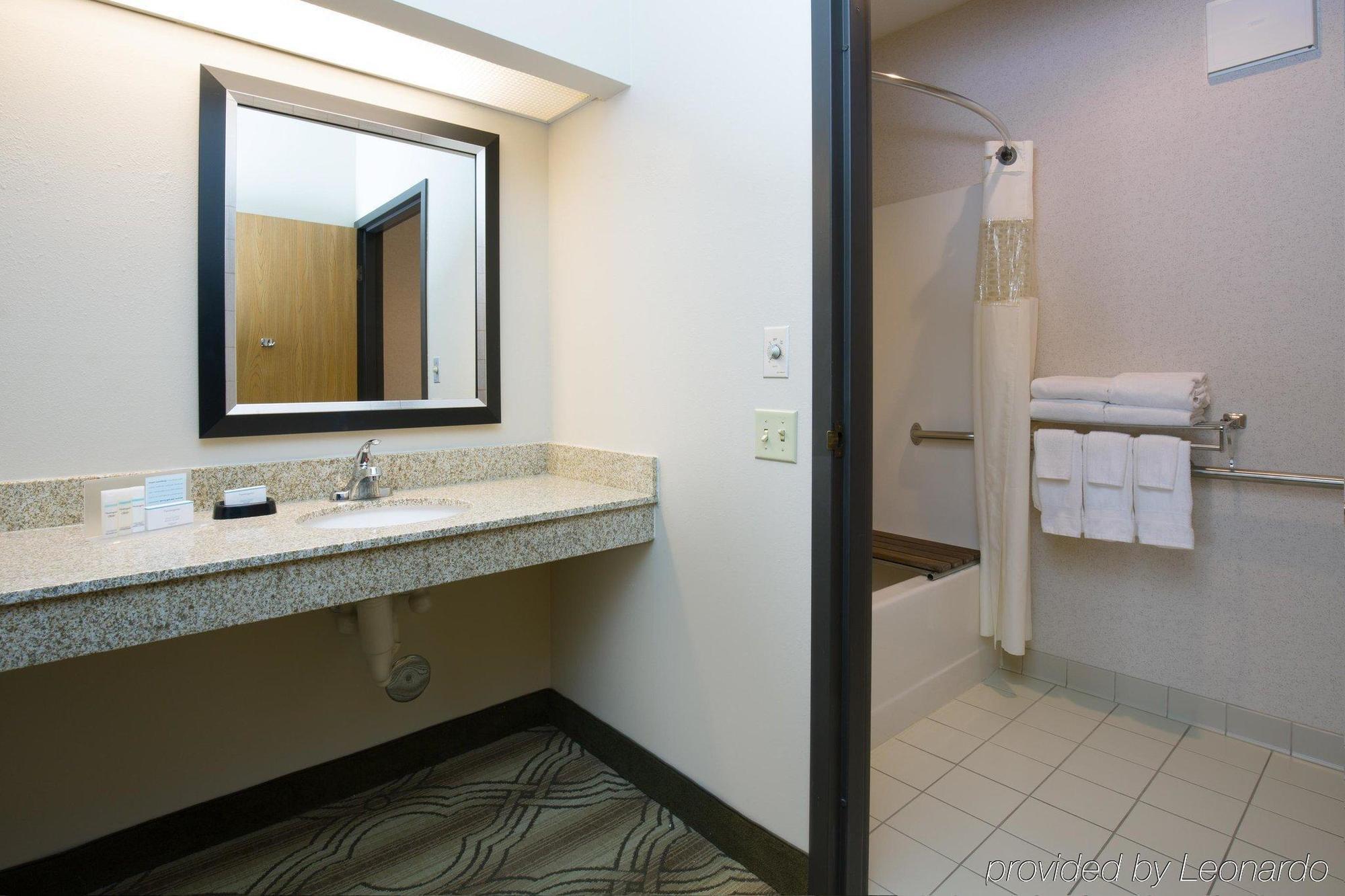 Hampton Inn & Suites Fort Wayne-North Buitenkant foto